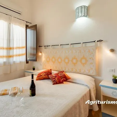 Campesi Casale Tra Le Vigne ファームステイ アリエントゥ