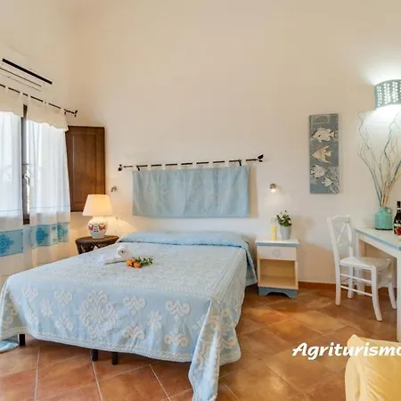 Campesi Casale Tra Le Vigne アリエントゥ