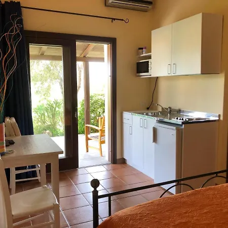 Campesi Casale Tra Le Vigne * アリエントゥ